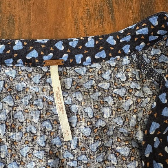 FREE PEOPLE Havana Honey V-Neck Woven Crop Top in Heart Print Blue - Picture 8 of 11